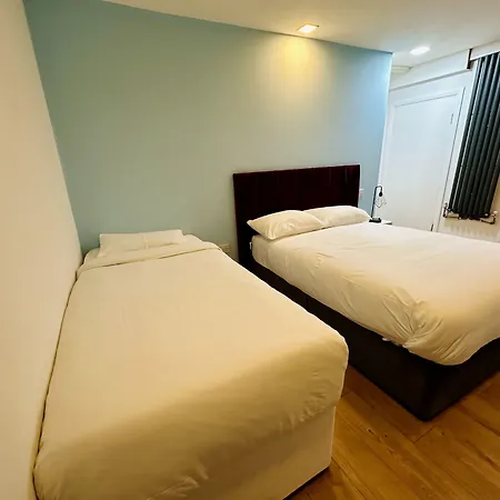 Boutique Shut Eyes In London-2